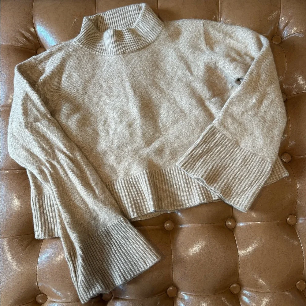 The Reset R Label Sweater - Picture 1 of 6